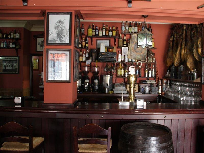 Hostal Pechi Huevar Del Aljarafe Bagian luar foto