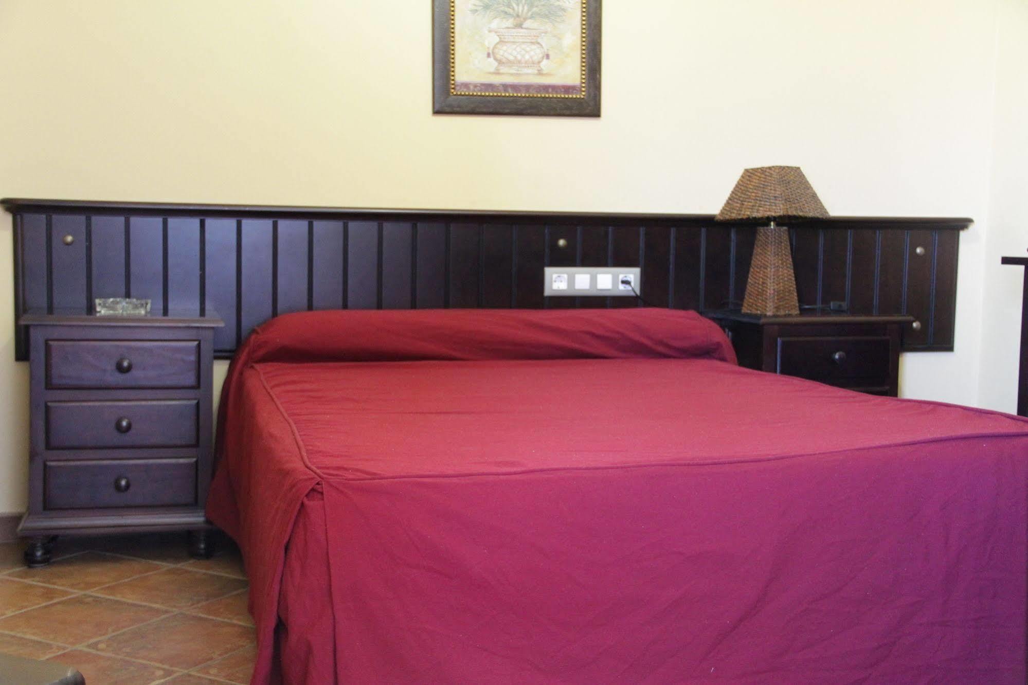 Hostal Pechi Huevar Del Aljarafe Bagian luar foto